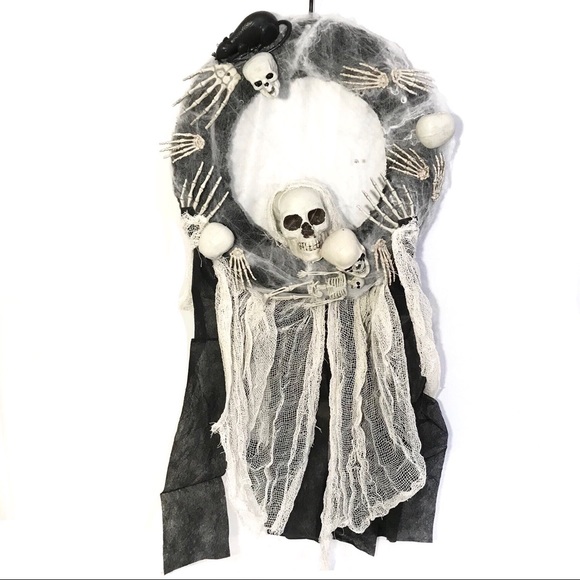 🎃 Pier 1 Wreath 19” Skeleton Skull & Hands Mesh - Picture 3 of 8